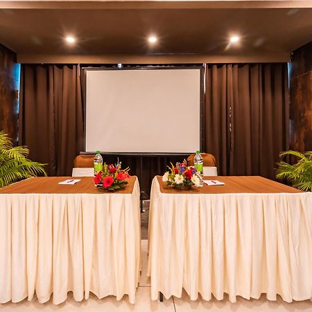 Hotel Signature Planet Indore Exterior photo