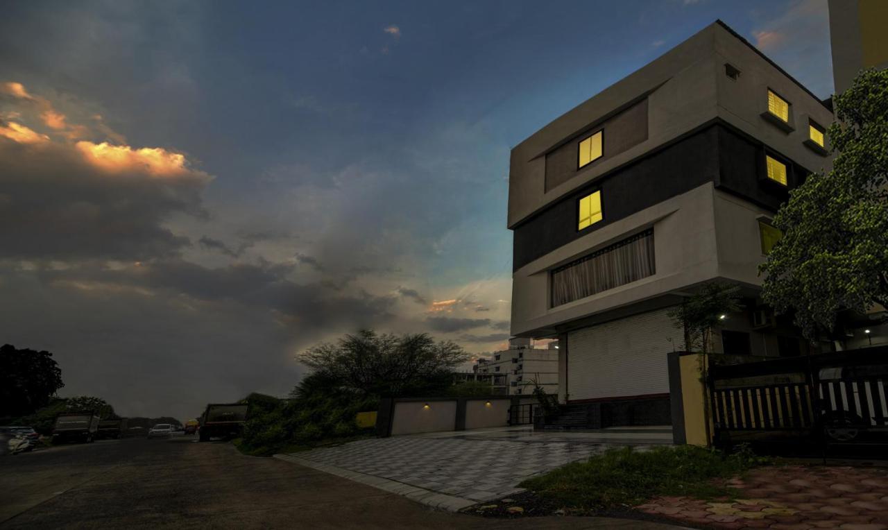 Hotel Signature Planet Indore Exterior photo