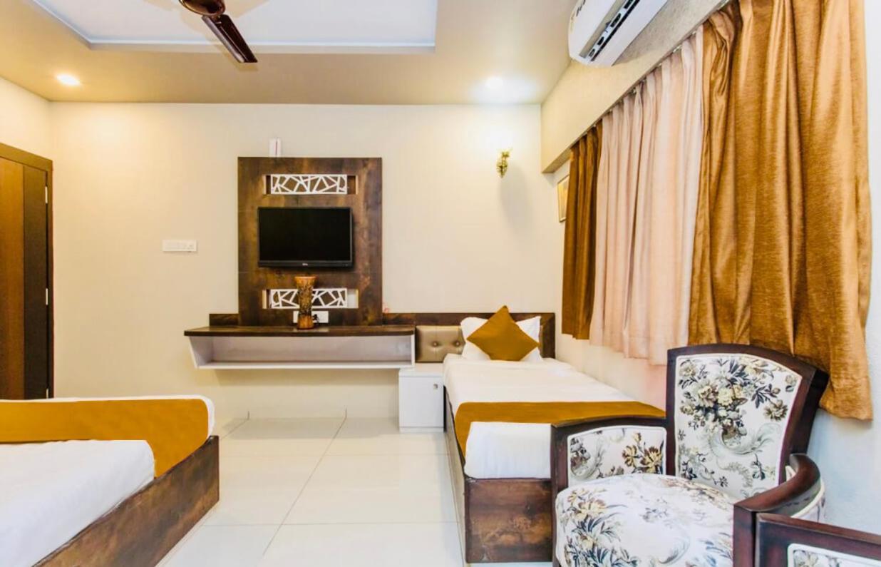 Hotel Signature Planet Indore Exterior photo