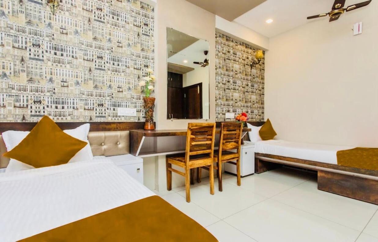Hotel Signature Planet Indore Exterior photo
