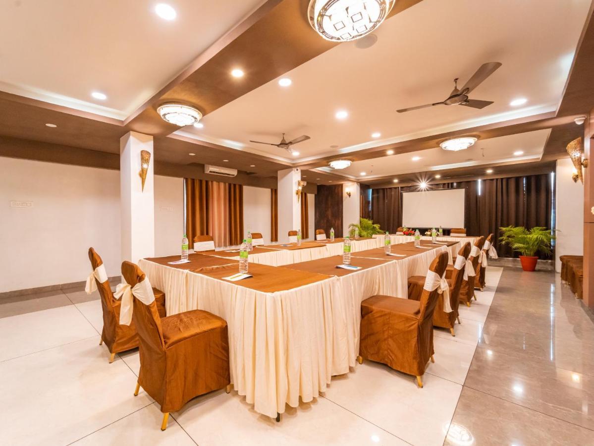 Hotel Signature Planet Indore Exterior photo